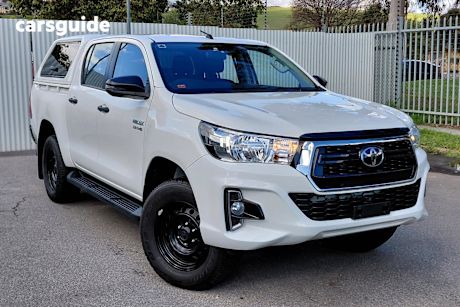 White 2020 Toyota Hilux Ute Tray SR 4X4