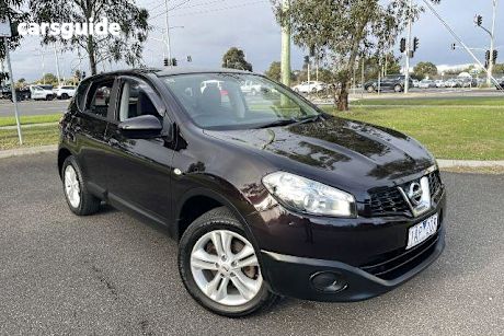 Red 2013 Nissan Dualis Hatch ST F