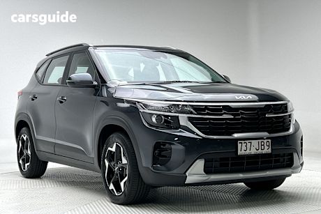 Grey 2023 Kia Seltos SUV SPORT F