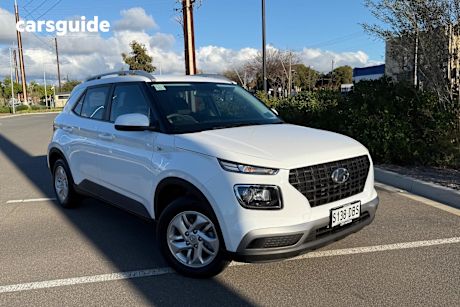 White 2024 Hyundai Venue SUV F