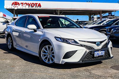 White 2018 Toyota Camry Sedan ASCENT SPORT F