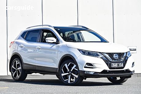 White 2019 Nissan Qashqai SUV TI F