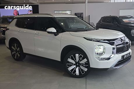 White 2025 Mitsubishi Outlander SUV ASPIRE F