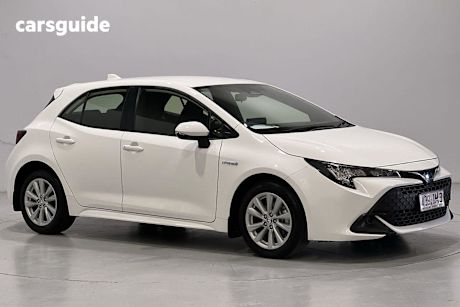 White 2023 Toyota Corolla Hatch ASCENT SPORT HYBRID F