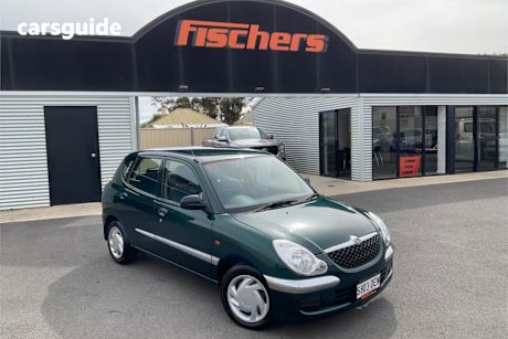 Green 2003 Daihatsu Sirion Hatchback