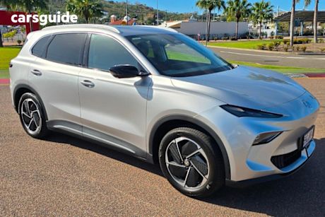 Silver 2025 MG MGS5 EV SUV ESSENCE 62 R