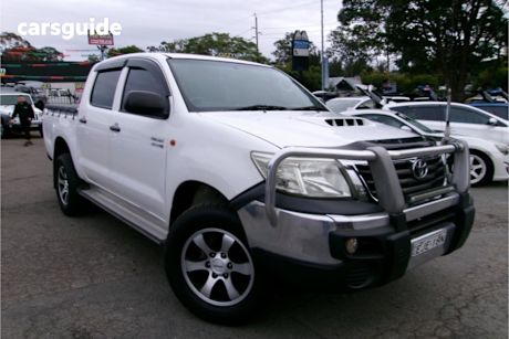 White 2013 Toyota Hilux Dual Cab Pick-up Sr (4X4)