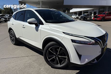 White 2023 Nissan Qashqai Wagon St-L 2-Tone