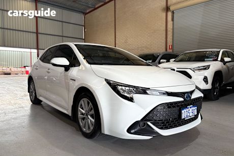 White 2023 Toyota Corolla Hatch ASCENT SPORT HYBRID F