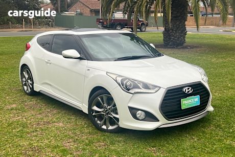 White 2016 Hyundai Veloster Hatch SR TURBO F