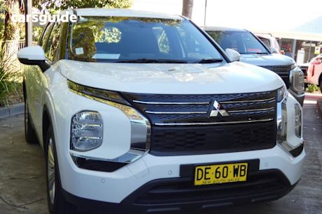 White 2022 Mitsubishi Outlander Wagon Es 7 Seat (2Wd)