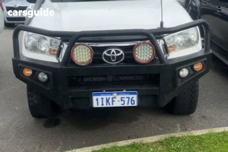 White 2019 Toyota Hilux Double Cab Chassis Sr (4X4)