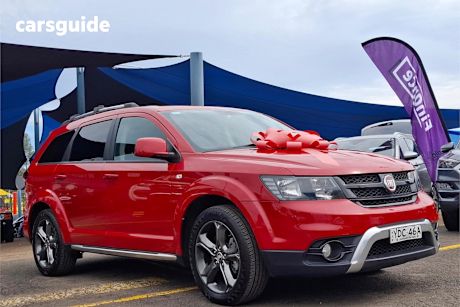 Red 2014 Fiat Freemont SUV CROSSROAD F