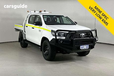 White 2022 Toyota Hilux Double Cab Chassis Sr (4X4)