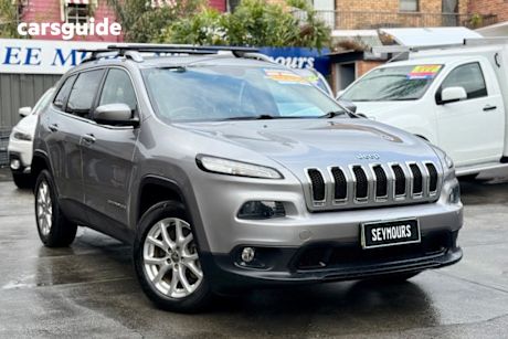 Silver 2016 Jeep Cherokee Wagon Longitude (4X4)