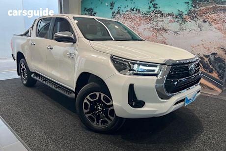 White 2022 Toyota Hilux Double Cab Pick Up Sr5 (4X4)