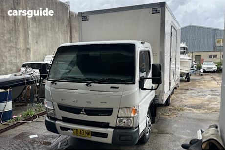 White 2017 Mitsubishi Canter OtherCar