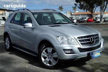 Silver 2011 Mercedes-Benz ML300 Wagon Cdi Luxury (4X4)