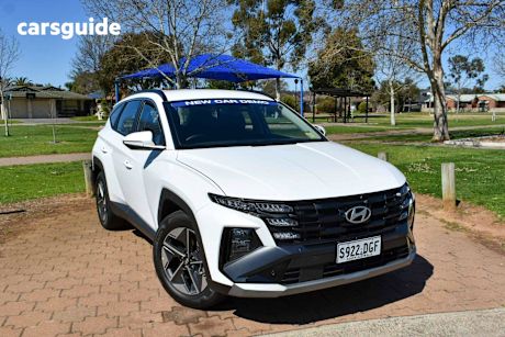 White 2025 Hyundai Tucson Wagon Hybrid (Fwd)