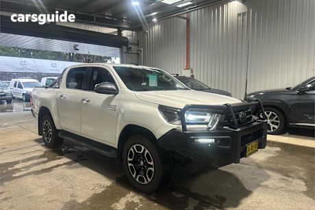 White 2021 Toyota Hilux Double Cab Pick Up Sr5 (4X4)
