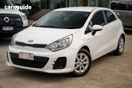 White 2014 Kia RIO Hatchback S