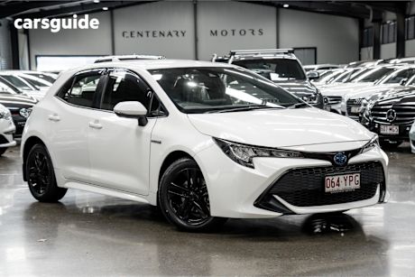 White 2018 Toyota Corolla Hatch ASCENT SPORT HYBRID F