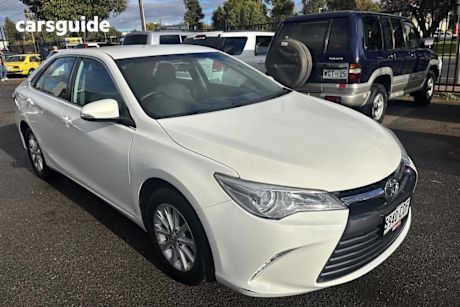 White 2017 Toyota Camry Sedan Altise