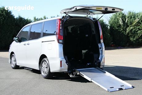 2017 Toyota Esquire SUV XI (WELCAB)