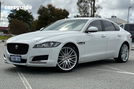 White 2016 Jaguar XF Sedan 20D Prestige