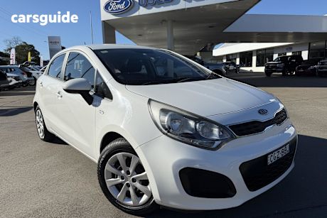 White 2012 Kia RIO Hatchback S