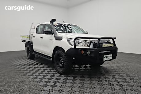 White 2018 Toyota Hilux Dual Cab Chassis Sr (4X4)