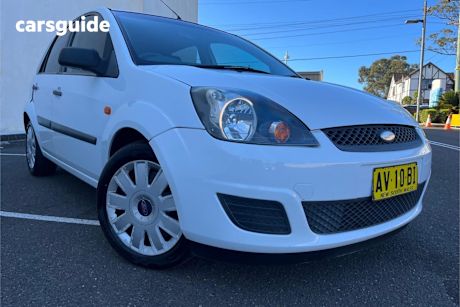 White 2008 Ford Fiesta Hatchback Lx