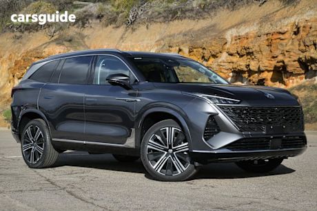 Grey 2025 MG Qs SUV ESSENCE 4X4