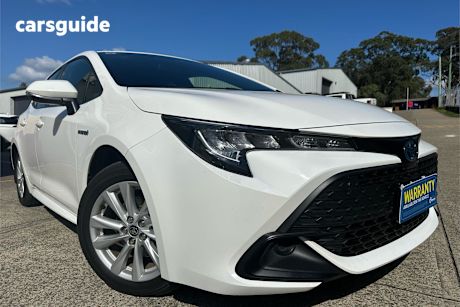 White 2023 Toyota Corolla Hatch ASCENT SPORT HYBRID F