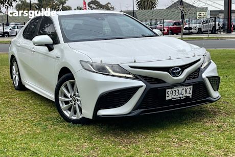 White 2021 Toyota Camry Sedan ASCENT SPORT F