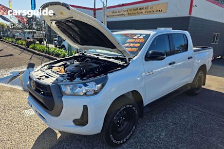 White 2022 Toyota Hilux Double Cab Pick Up Sr (4X4)