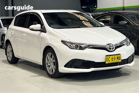 White 2015 Toyota Corolla Hatch ASCENT F