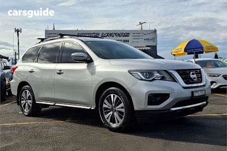 Silver 2017 Nissan Pathfinder SUV ST F