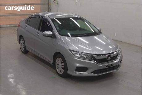 Silver 2019 Honda Grace Sedan HYBRID DX