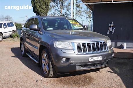 Grey 2013 Jeep Grand Cherokee SUV LIMITED 4X4