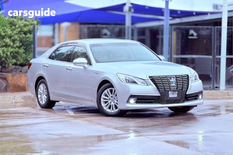 Silver 2013 Toyota Crown Sedan