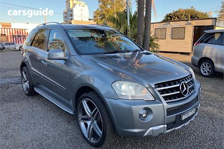 Grey 2010 Mercedes-Benz ML SUV ML350 CDI BLUEEFFICIENCY 4X4