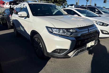 White 2021 Mitsubishi Outlander SUV LS 4X4