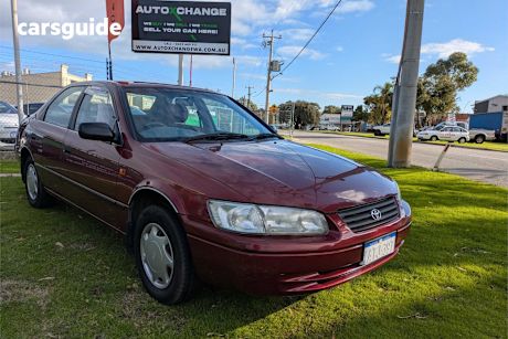 Red 2000 Toyota Camry Sedan Csi