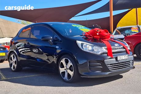 Black 2015 Kia RIO Hatch S F