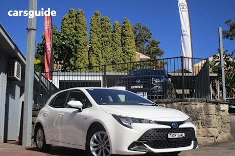 White 2024 Toyota Corolla Hatch ASCENT SPORT HYBRID F