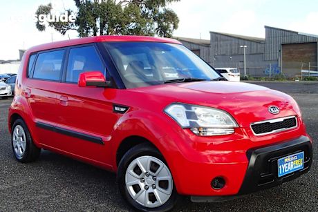 Red 2009 Kia Soul Hatchback