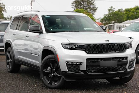 Silver 2022 Jeep Grand Cherokee Wagon Night Eagle (4X4)