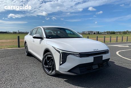 White 2025 Kia K4 Sedan SPORT+ F