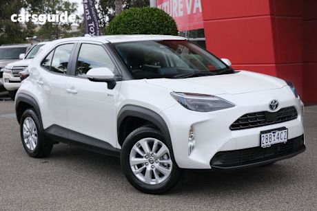 White 2024 Toyota Yaris Cross SUV GX F